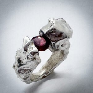 Anillo Almas Suspendidas Granate